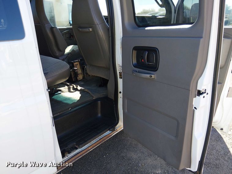 image for item EE5115 2017 Chevrolet Express 3500 van