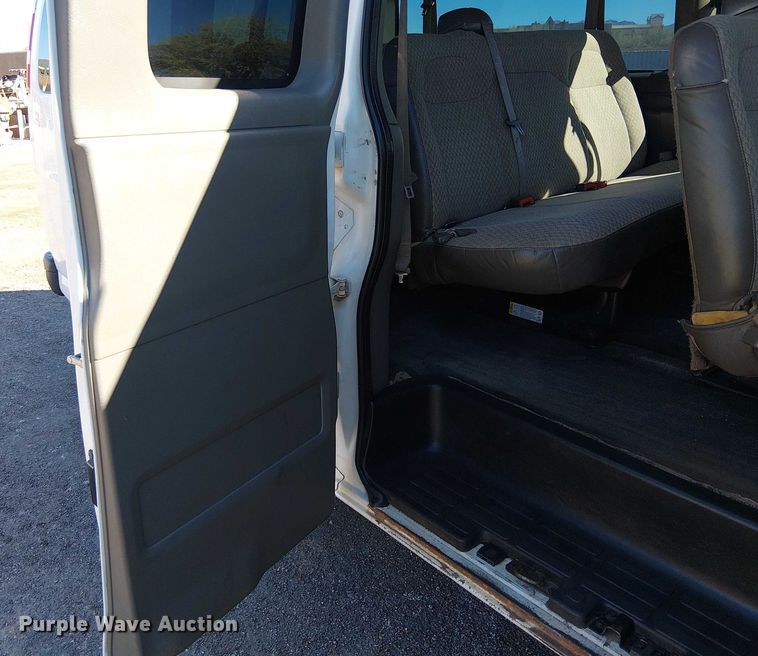 image for item EE5115 2017 Chevrolet Express 3500 van