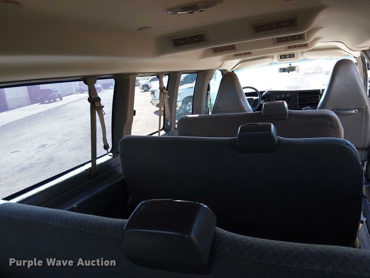 image for item EE5115 2017 Chevrolet Express 3500 van