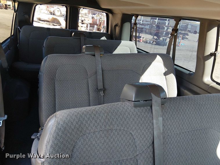 image for item EE5115 2017 Chevrolet Express 3500 van