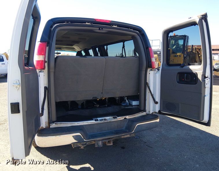 image for item EE5115 2017 Chevrolet Express 3500 van
