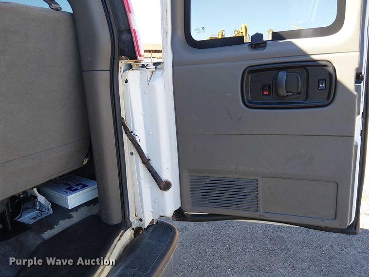 image for item EE5115 2017 Chevrolet Express 3500 van