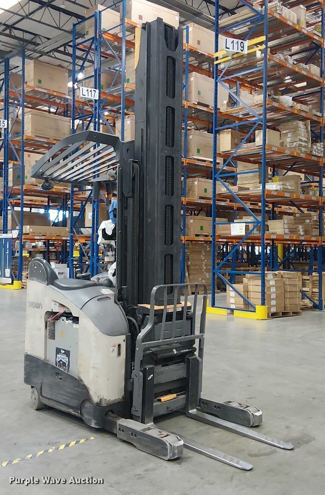 image for item EE5117 2017 Crown RM6095S-45 order picker