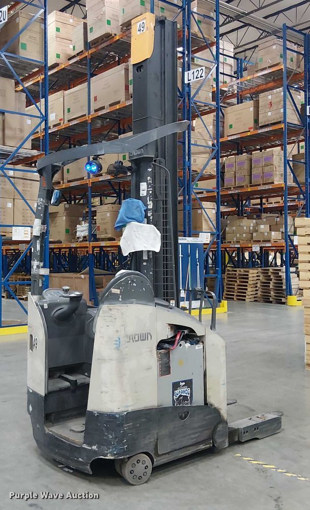 image for item EE5117 2017 Crown RM6095S-45 order picker