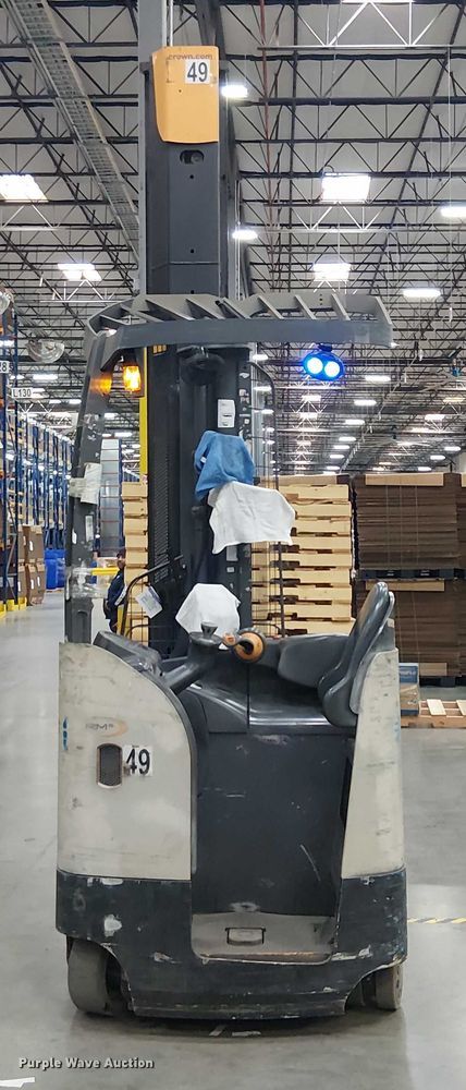 image for item EE5117 2017 Crown RM6095S-45 order picker