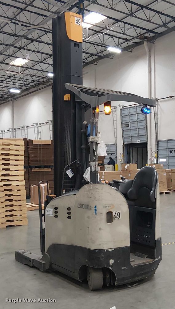 image for item EE5117 2017 Crown RM6095S-45 order picker