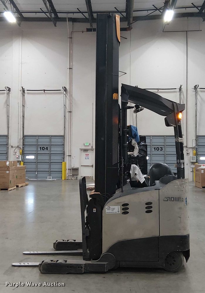 image for item EE5117 2017 Crown RM6095S-45 order picker