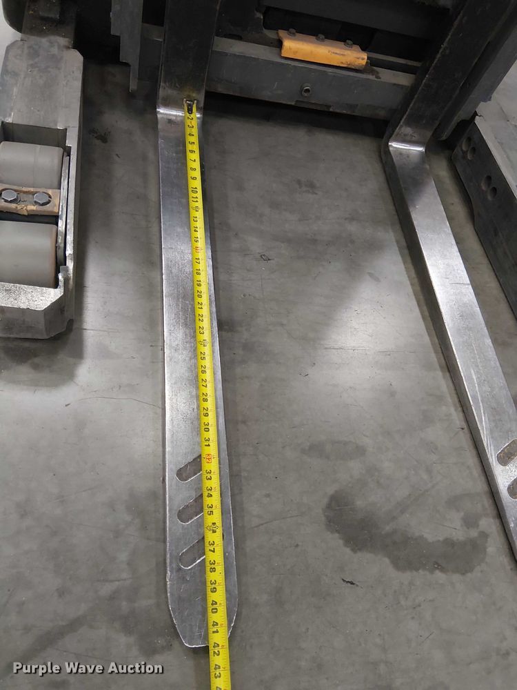 image for item EE5117 2017 Crown RM6095S-45 order picker