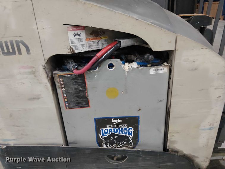 image for item EE5117 2017 Crown RM6095S-45 order picker