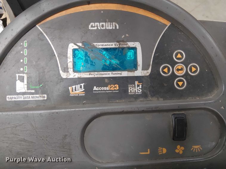 image for item EE5117 2017 Crown RM6095S-45 order picker