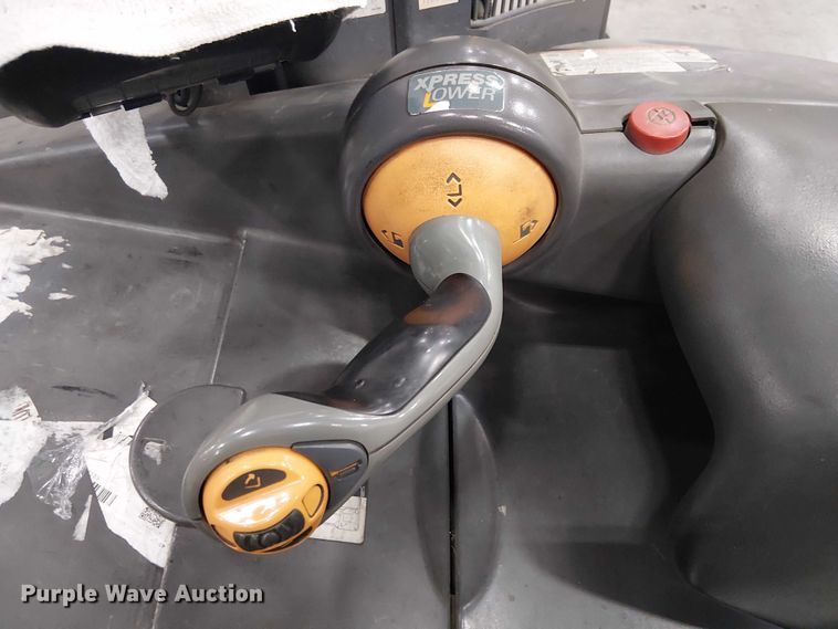 image for item EE5117 2017 Crown RM6095S-45 order picker