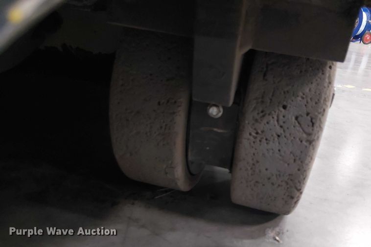 image for item EE5117 2017 Crown RM6095S-45 order picker