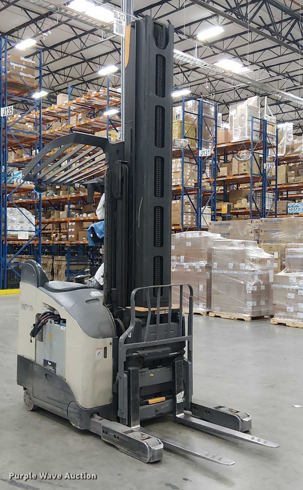 image for item EE5118 2017 Crown RM6095S-45 order picker