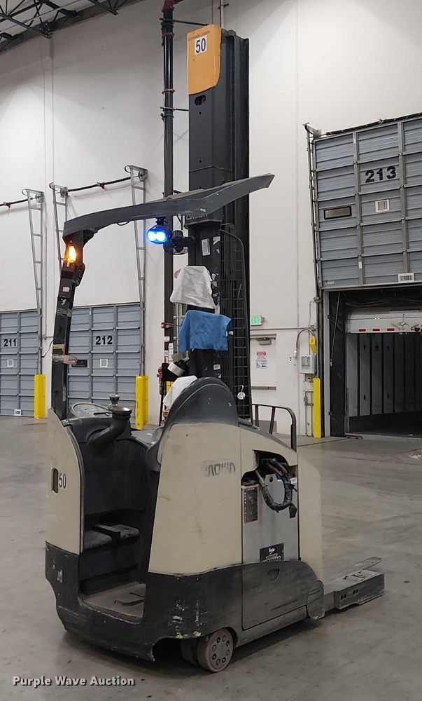 image for item EE5118 2017 Crown RM6095S-45 order picker