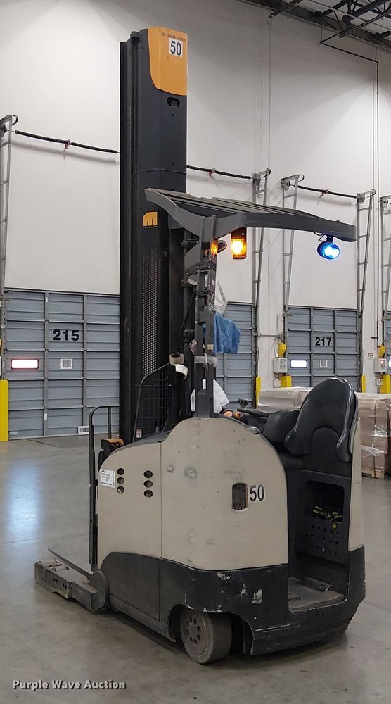 image for item EE5118 2017 Crown RM6095S-45 order picker