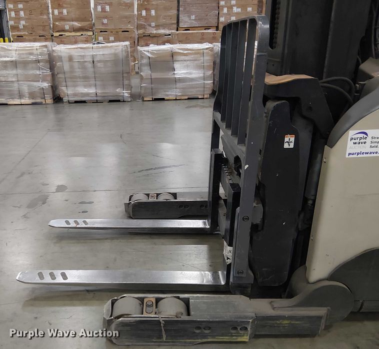 image for item EE5118 2017 Crown RM6095S-45 order picker