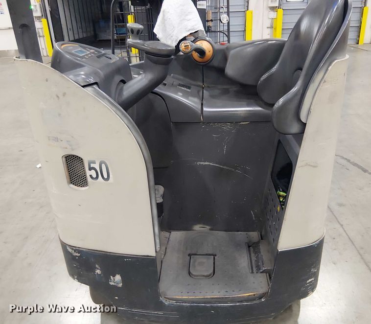 image for item EE5118 2017 Crown RM6095S-45 order picker