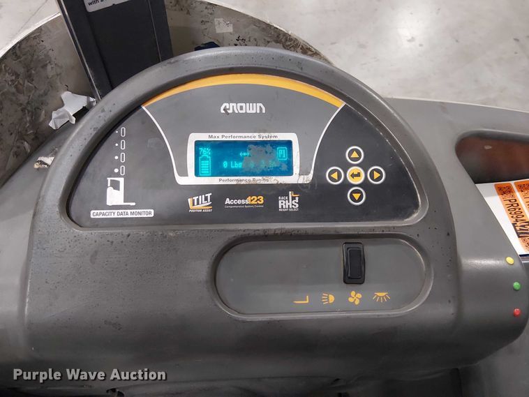 image for item EE5118 2017 Crown RM6095S-45 order picker