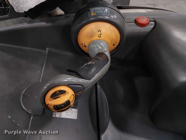 image for item EE5118 2017 Crown RM6095S-45 order picker