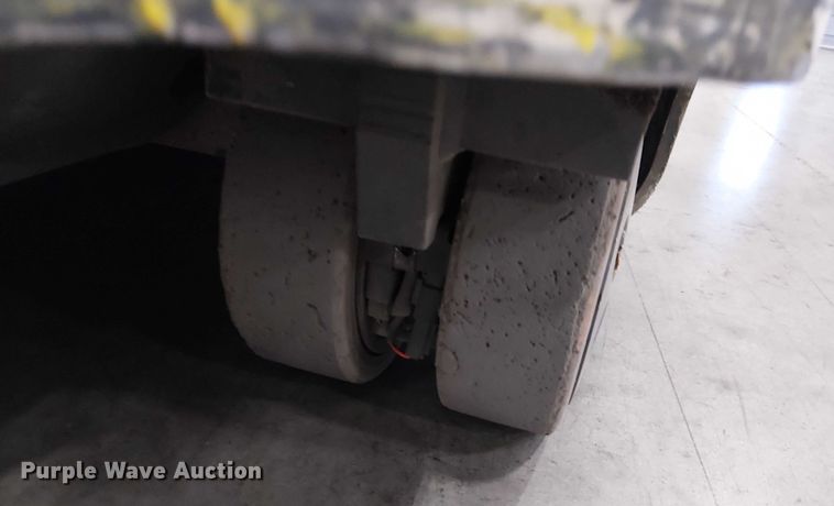 image for item EE5118 2017 Crown RM6095S-45 order picker