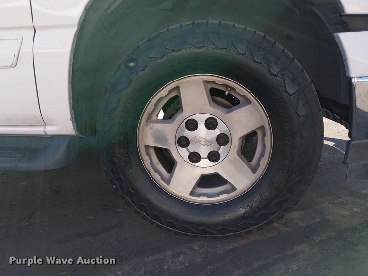 image for item EE5120 2005 Chevrolet Tahoe SUV