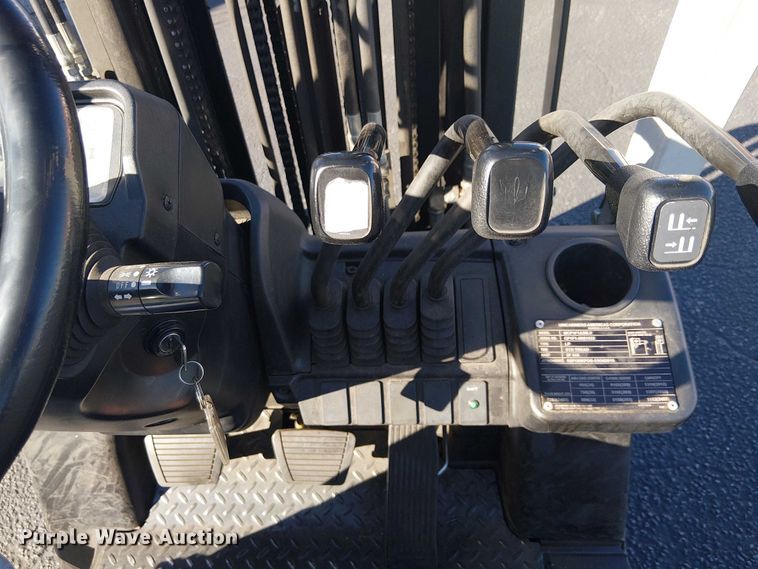 image for item EE5122 2017 UniCarriers CFS40 forklift