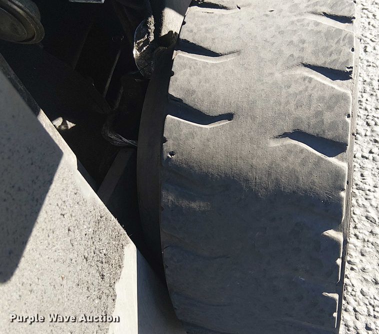 image for item EE5122 2017 UniCarriers CFS40 forklift