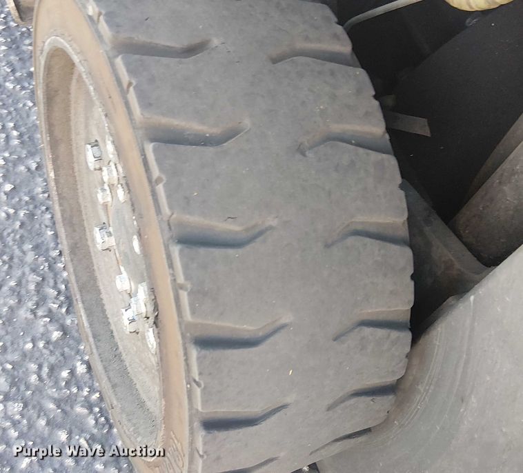 image for item EE5122 2017 UniCarriers CFS40 forklift