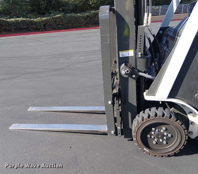 image for item EE5126 2017 UniCarriers CFS40 forklift