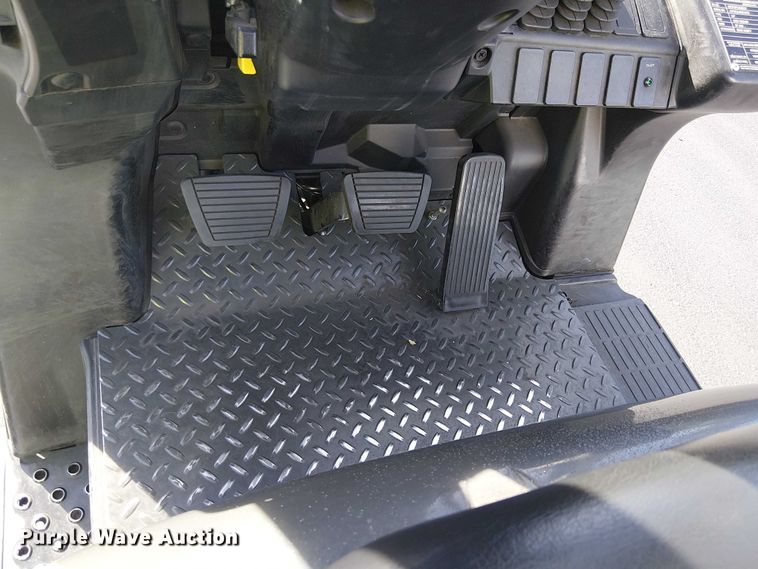 image for item EE5126 2017 UniCarriers CFS40 forklift