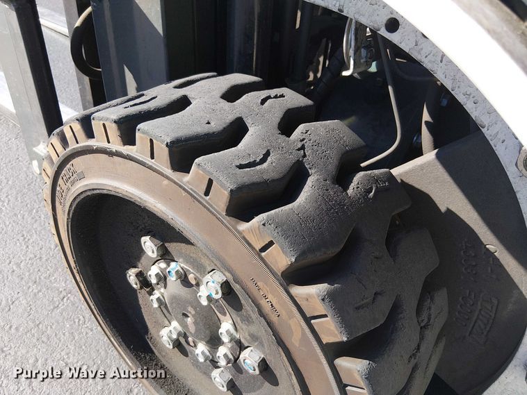 image for item EE5126 2017 UniCarriers CFS40 forklift