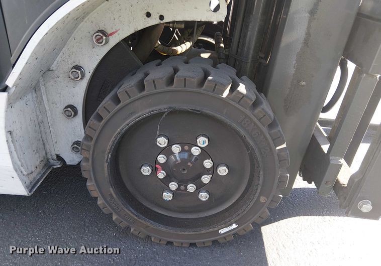 image for item EE5126 2017 UniCarriers CFS40 forklift