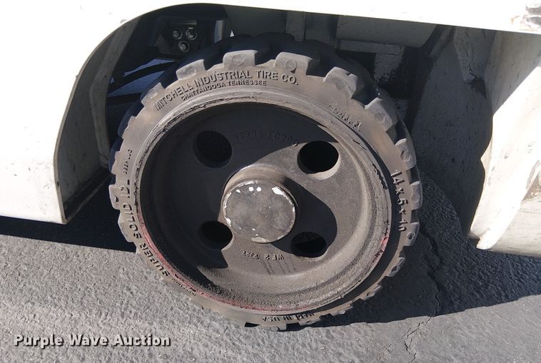 image for item EE5126 2017 UniCarriers CFS40 forklift