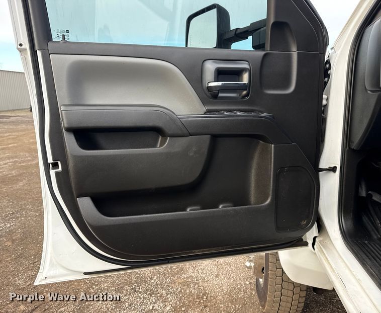 image for item EG1933 2021 Chevrolet Silverado 5500HD truck cab and chassis