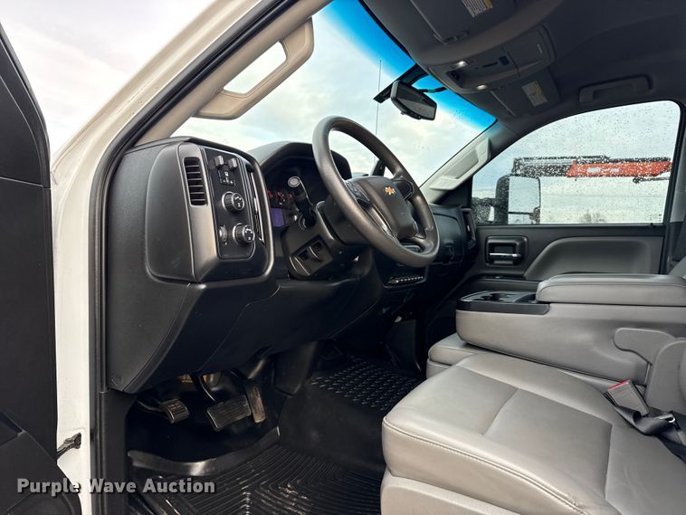 image for item EG1933 2021 Chevrolet Silverado 5500HD truck cab and chassis