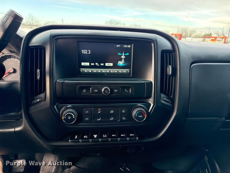 image for item EG1933 2021 Chevrolet Silverado 5500HD truck cab and chassis