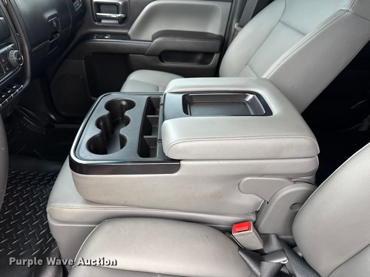 image for item EG1933 2021 Chevrolet Silverado 5500HD truck cab and chassis