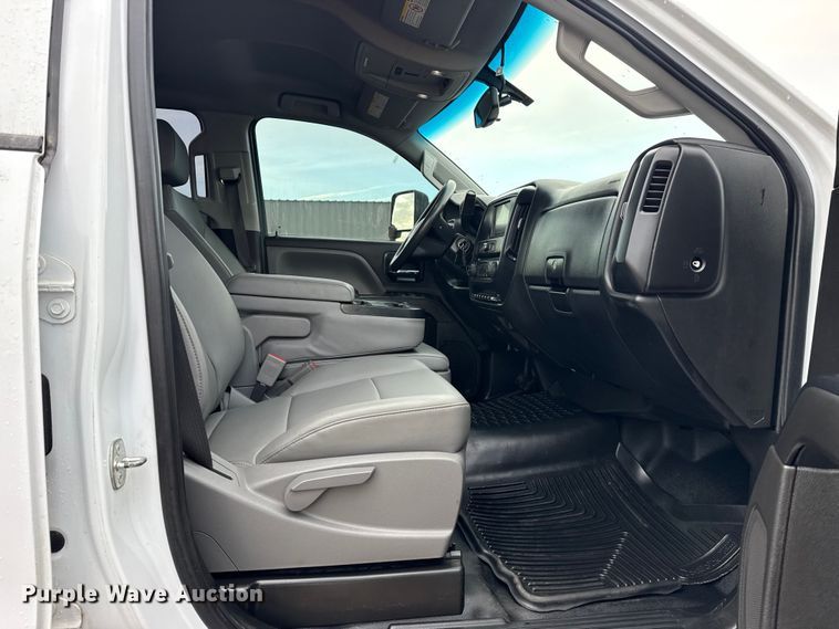 image for item EG1933 2021 Chevrolet Silverado 5500HD truck cab and chassis