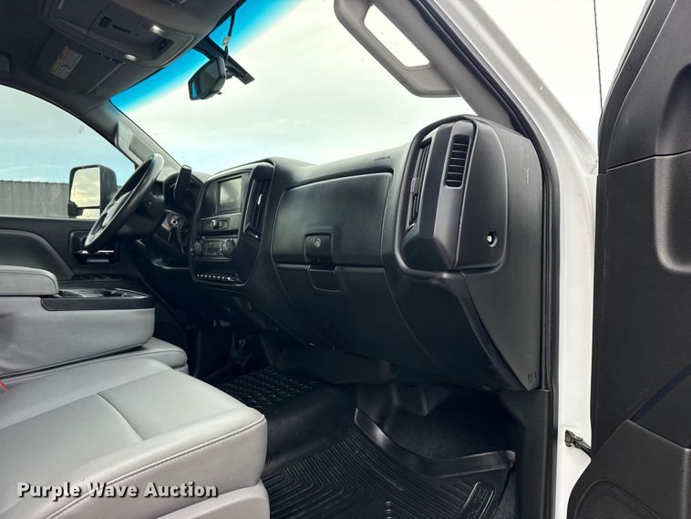 image for item EG1933 2021 Chevrolet Silverado 5500HD truck cab and chassis