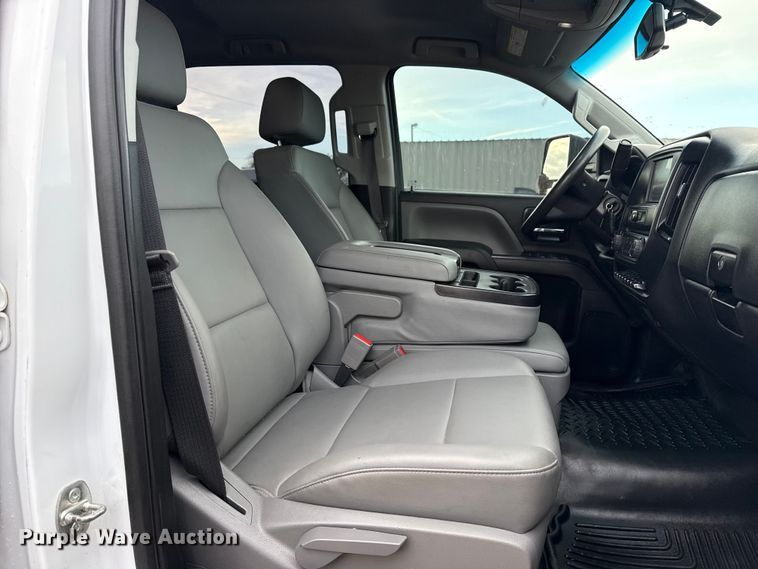 image for item EG1933 2021 Chevrolet Silverado 5500HD truck cab and chassis