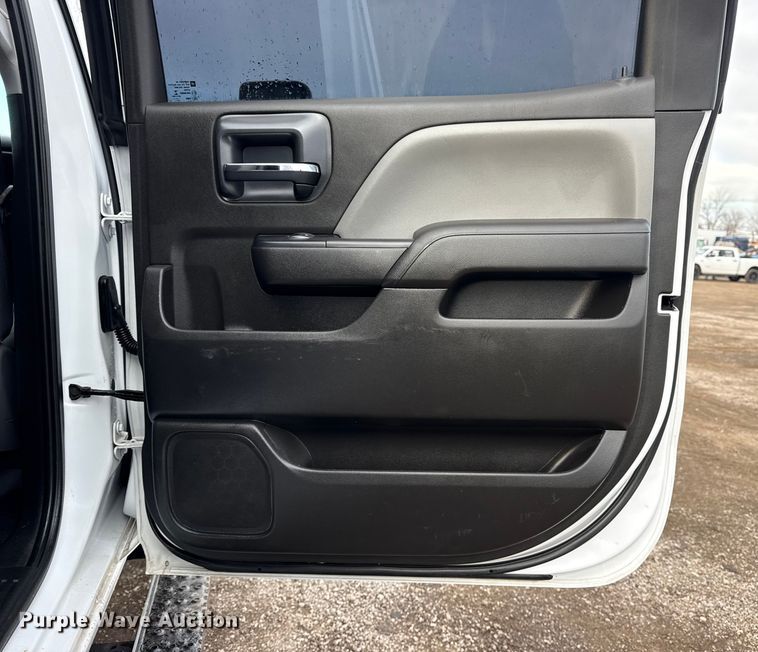 image for item EG1933 2021 Chevrolet Silverado 5500HD truck cab and chassis