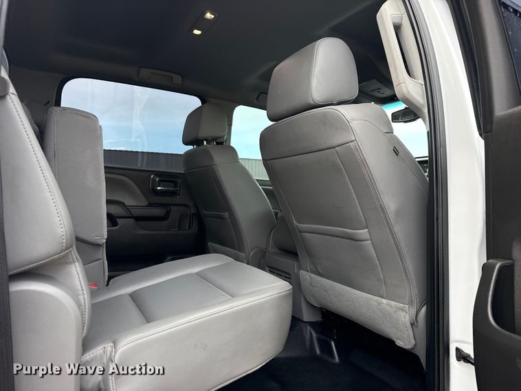 image for item EG1933 2021 Chevrolet Silverado 5500HD truck cab and chassis