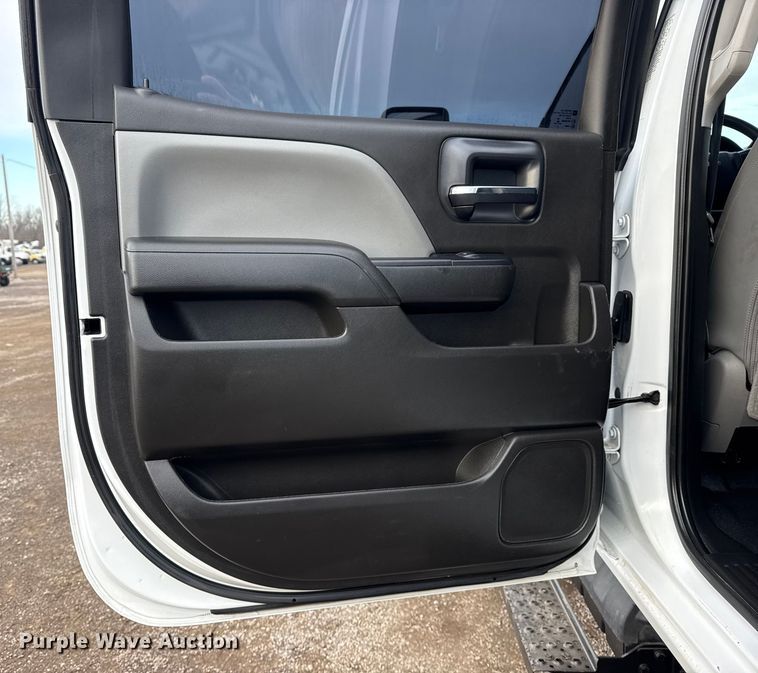 image for item EG1933 2021 Chevrolet Silverado 5500HD truck cab and chassis