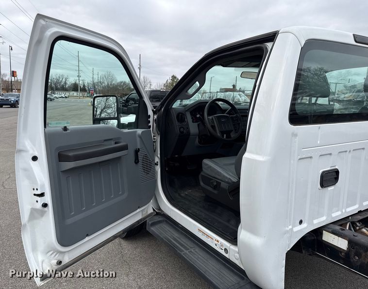 image for item EN0168 2016 Ford F550 truck cab and chassis