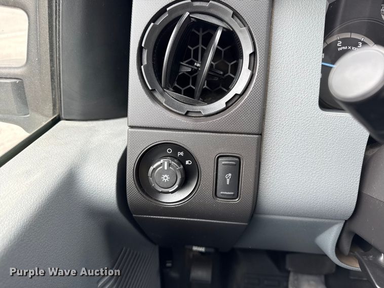 image for item EN0168 2016 Ford F550 truck cab and chassis