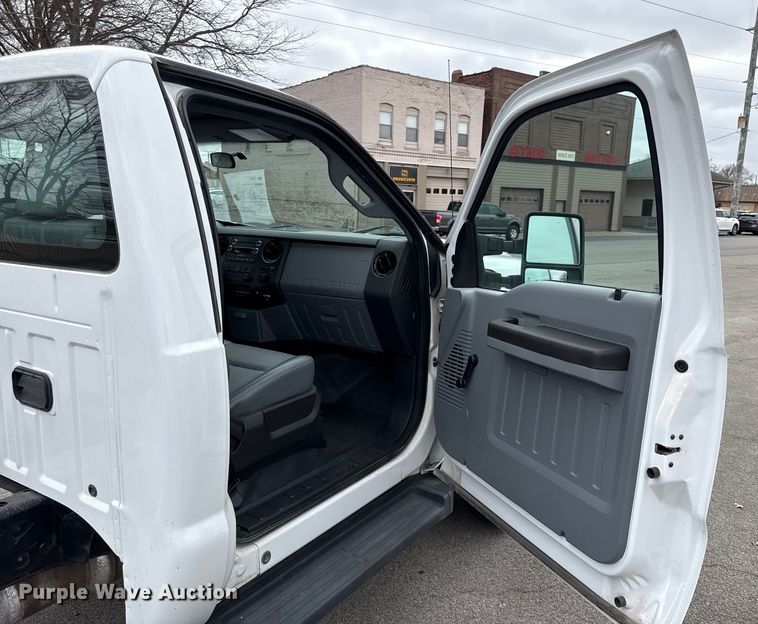 image for item EN0168 2016 Ford F550 truck cab and chassis