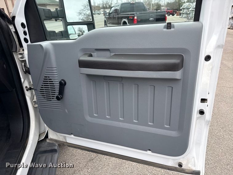 image for item EN0168 2016 Ford F550 truck cab and chassis