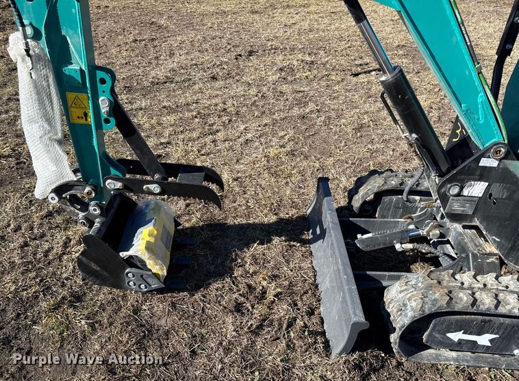 image for item EN0240 2025 CFG industrial QH12R mini excavator