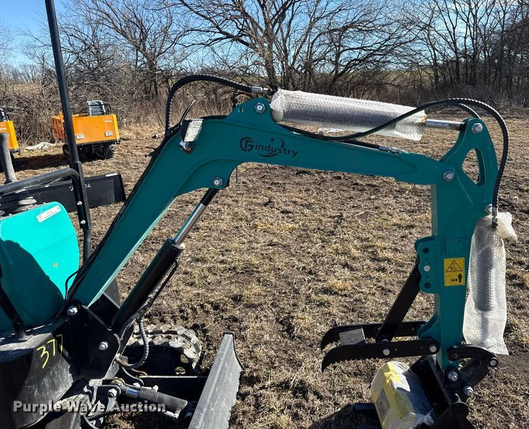 image for item EN0240 2025 CFG industrial QH12R mini excavator