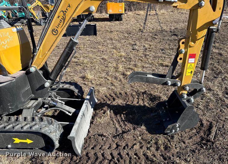 image for item EN0241 2025 CFG industrial H12R mini excavator